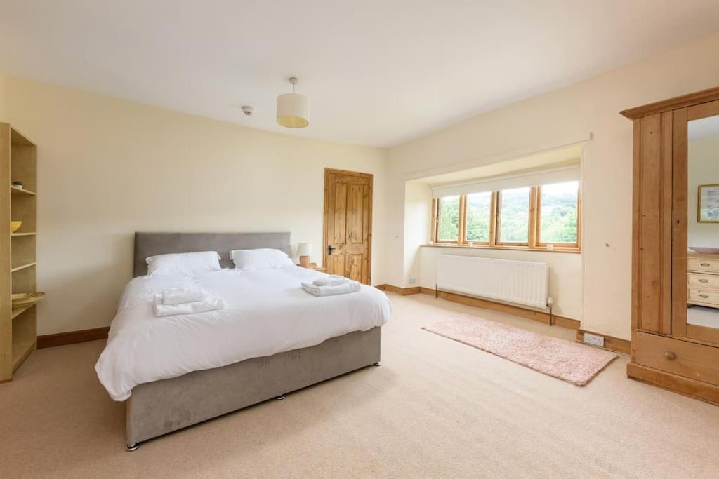 10 Bed Stunning House In Village, With Hot Tub Ovingham Eksteriør billede